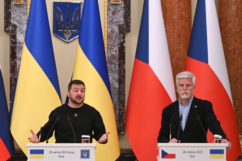 O presidente da Ucrânia, Volodymyr Zelenskyy, e o presidente tcheco, Petr Pavel
