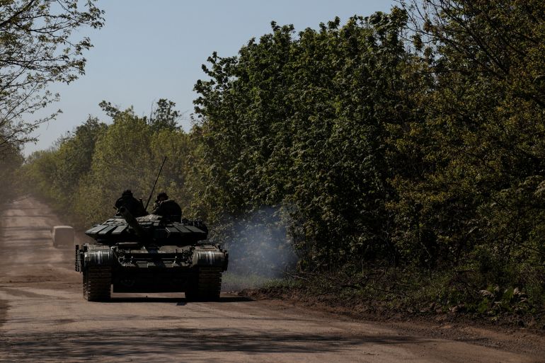 Le truppe russe “ripiegano per riorganizzarsi” a nord di Bakhmut in Ucraina