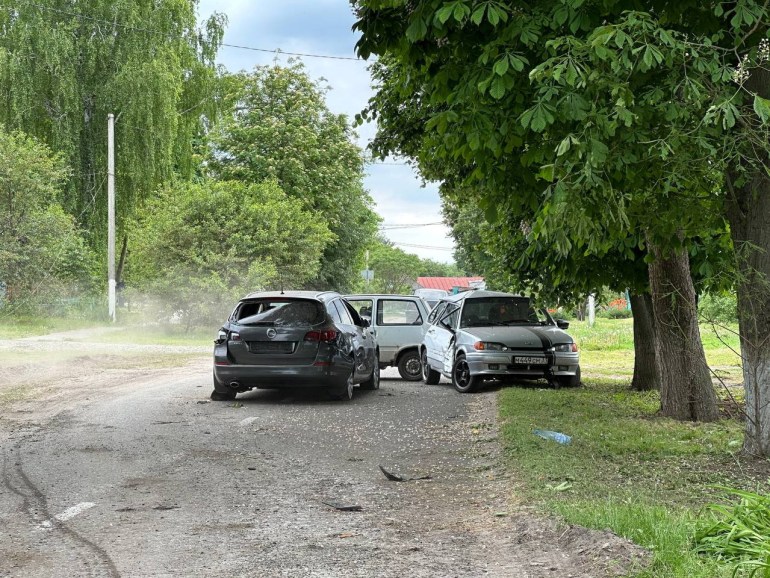 A view shows damaged cars on a road, after anti-terrorism measures introduced for the reason of a cross-border incursion from Ukraine were lifted, in what was said to be a settlement in the Belgorod region, in this handout image released May 23, 2023. Governor of Russia's Belgorod Region Vyacheslav Gladkov via Telegram/Handout via REUTERS ATTENTION EDITORS - THIS IMAGE HAS BEEN SUPPLIED BY A THIRD PARTY. NO RESALES. NO ARCHIVES.