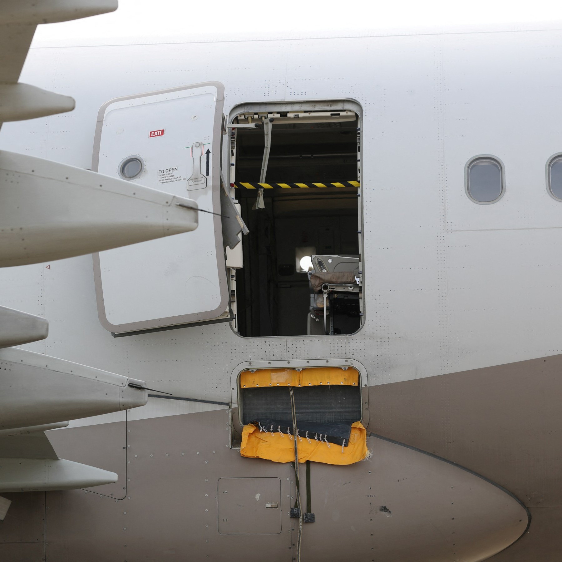 S Korea's Asiana Airlines bans emergency seats after door opens | Aviation  News | Al Jazeera