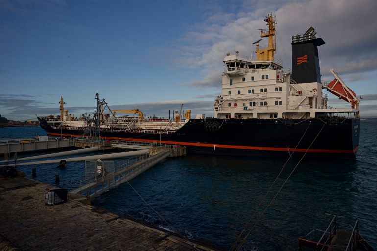 L’equipaggio della petroliera danese è stato salvato dopo il dirottamento al largo della costa dell’Africa occidentale