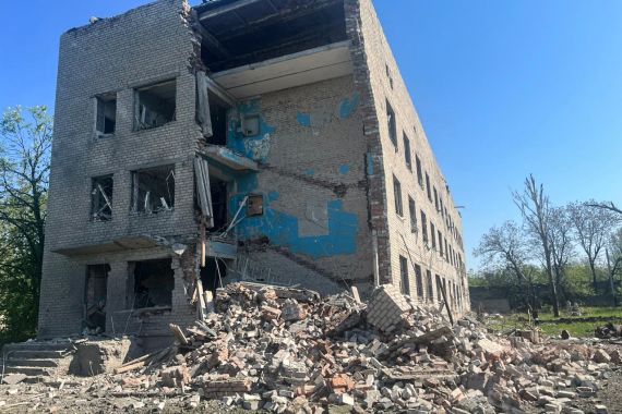 A destroyed building after Russian shelling in the Ukrainian city of Avdiivka kills four people.