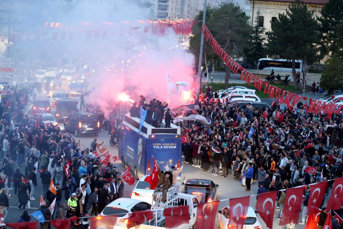 Supporters of Turkish President Recep Tayyip Erdogan celebrate as Erdogan leads Turkiye's presidential runoff