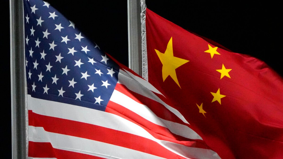 Ministerstvo zahraničí varuje, že Čína by mohla proniknout do americké „kritické infrastruktury“.  Politické zprávy