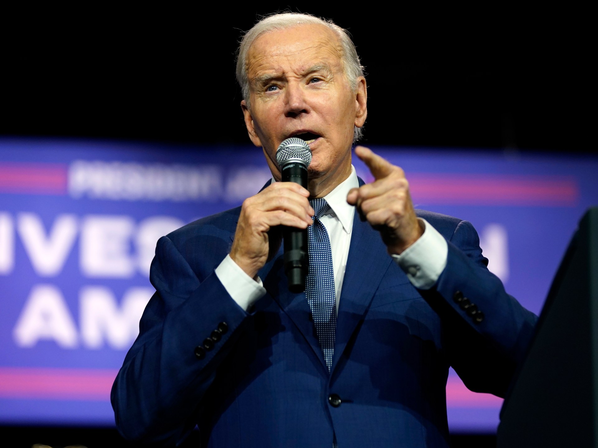 Biden warns of recession unless the GOP agrees to raise the debt ceiling