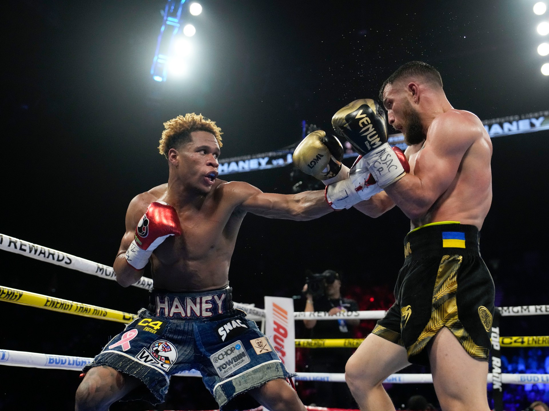 Haney retains titles with controversial win over Lomachenko | Boxing News