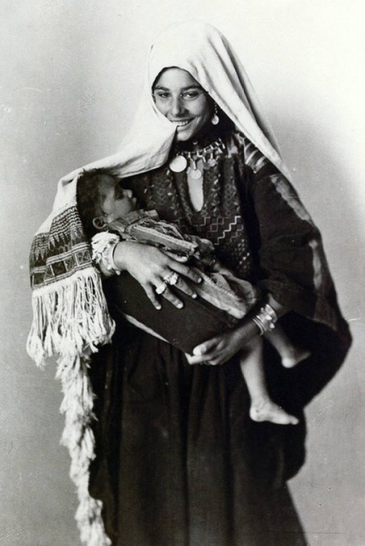 Madonna and Child Palestine–biểu tượng của tình mẫu tử.
