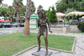 A bronze statue of Tina Turner