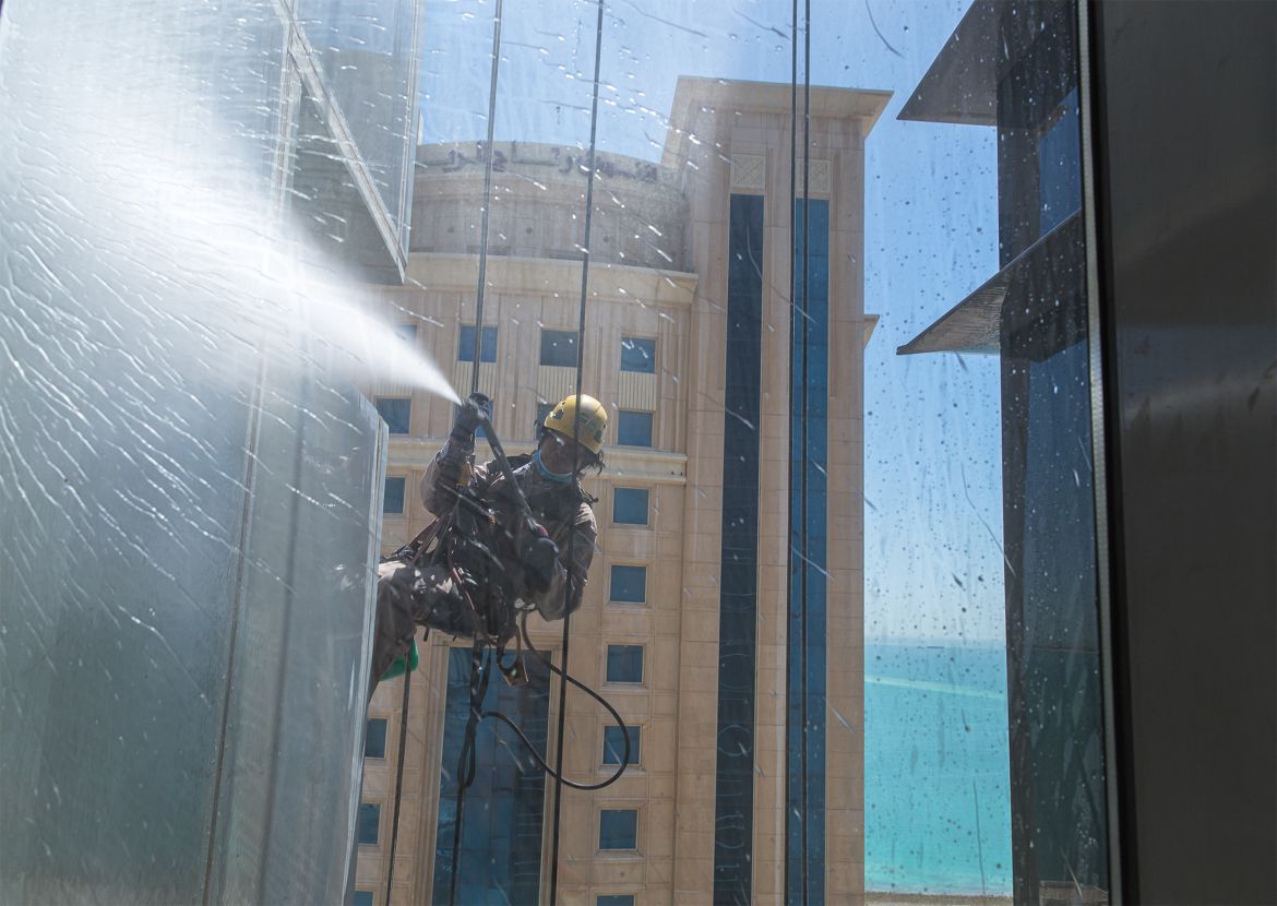 Window cleaning, Qatar,