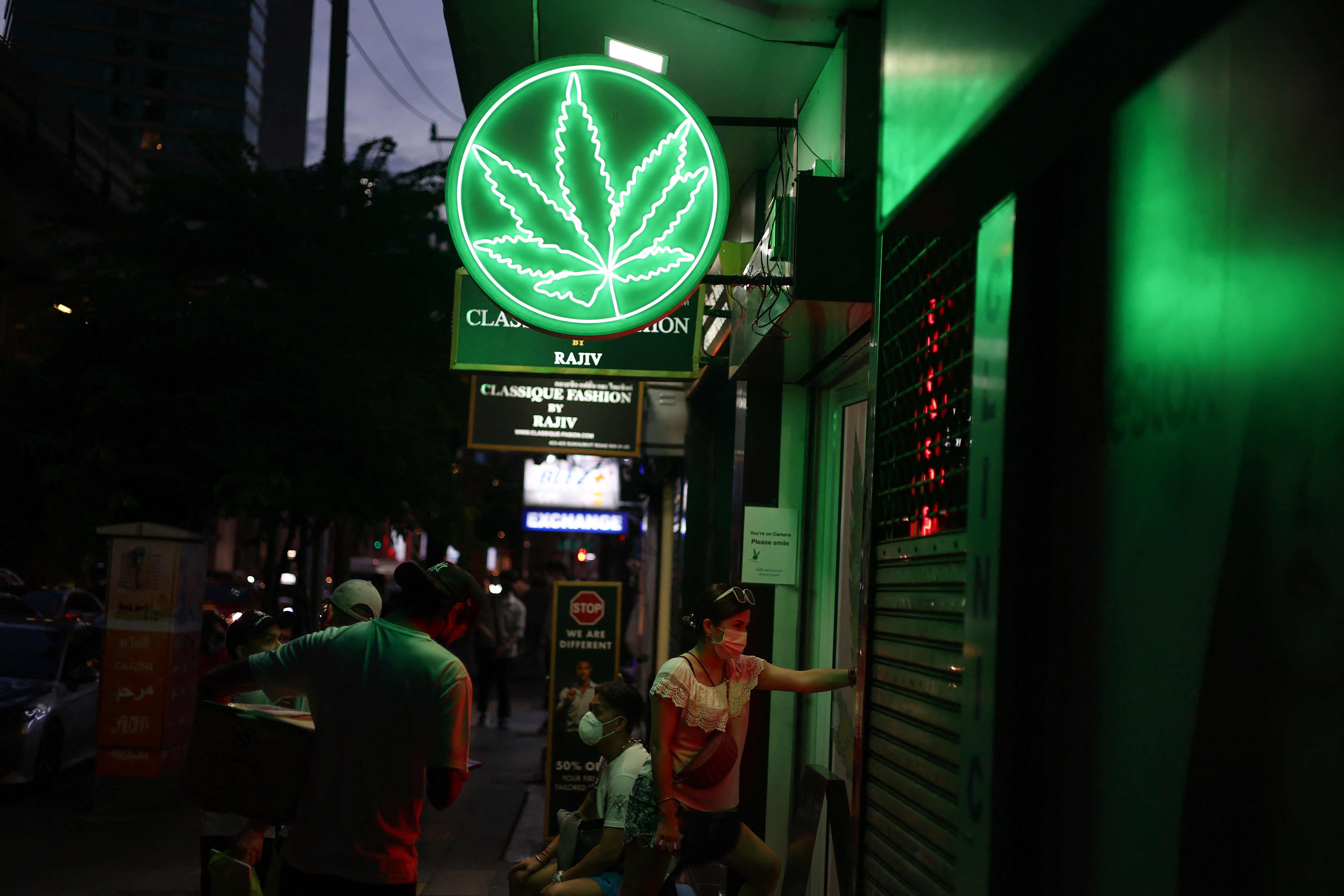 aljazeera.com - Vijitra Duangdee - Thailand's cannabis lovers face comedown amid legalisation U-turn