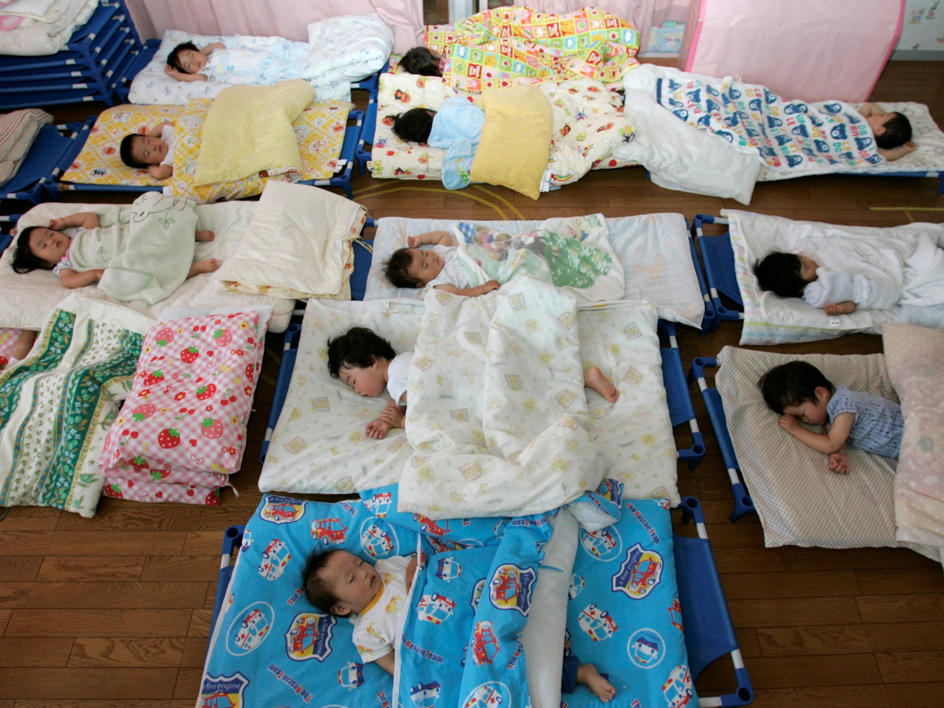 日本の出生率が史上最低水準に落ちたビジネスと経済