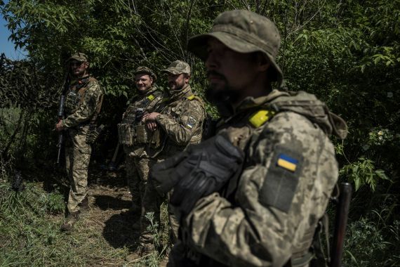 Ukrainian servicemen stand near the Ukraine-Russia border