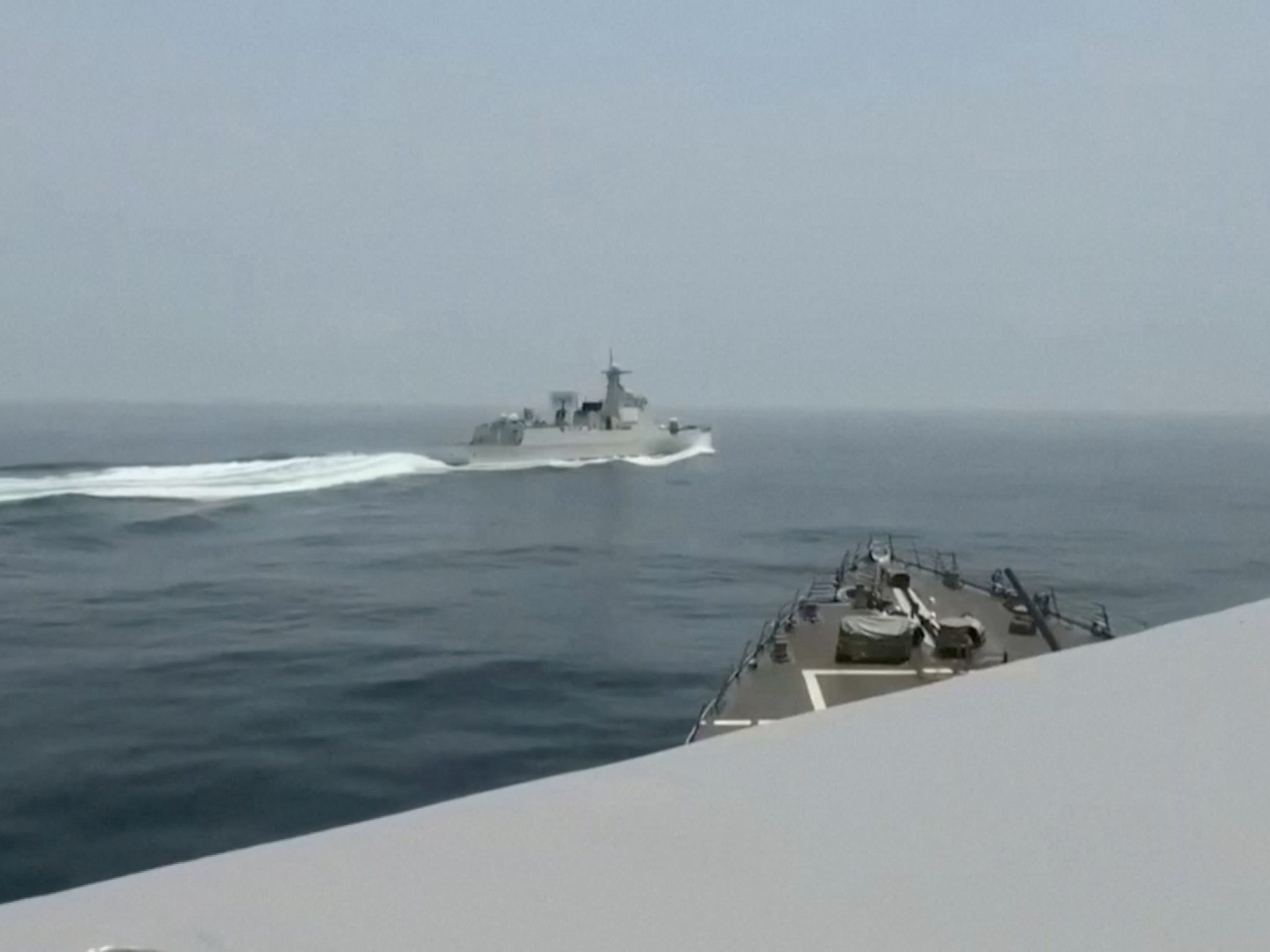 Video AS menunjukkan pertemuan dekat dengan kapal perang China di Selat Taiwan |  Berita Militer