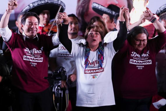 Delfina Gomez, (centre) candidate for governor of the State of Mexico for the National Regeneration Movement (MORENA), celebrates