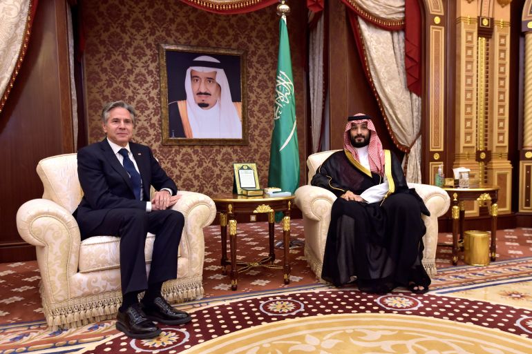 Saudi Arabia's Crown Prince Mohammed bin Salman (L) meets with US Secretary of State Antony Blinken in Jeddah in Jeddah, Saudi Arabia June 7, 2023. Amer Hilabi/Pool via REUTERS