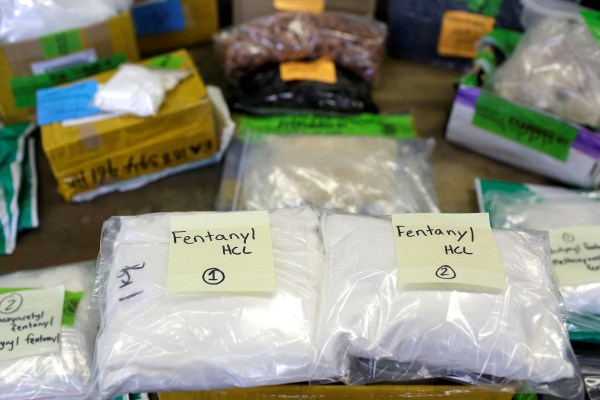 Торбички с фентанил, открити под „капана“ на дневен център в Ню Йорк