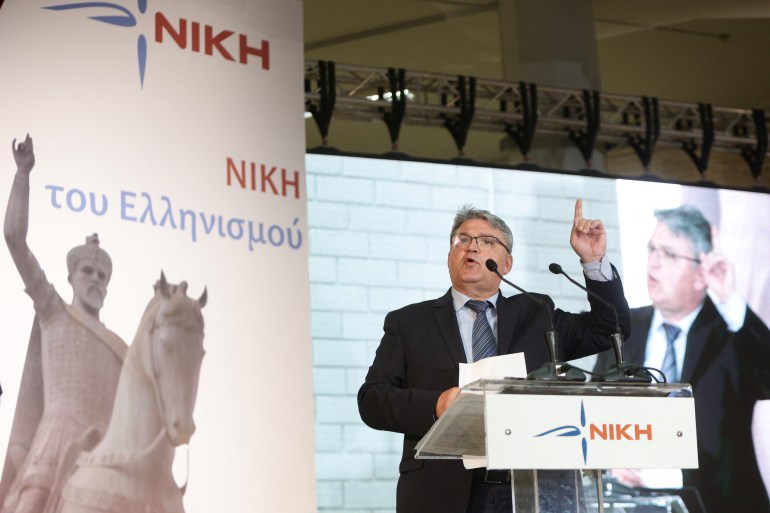Pemimpin partai politik sayap kanan Niki (Kemenangan) Dimitris Natsios berbicara pada rapat umum di Athena