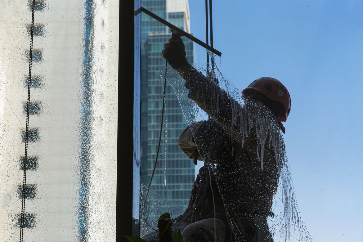 Window cleaning, Qatar,