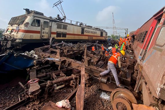 India train crash scene