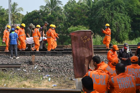 India train crash scene