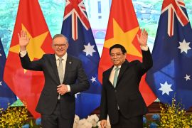 Vietnam&#39;s Prime Minister Pham Minh Chinh, right, and Australia&#39;s Prime Minister Anthony Albanese wave during a meeting at the Government Office in Hanoi on June 4, 2023 [Nhac Nguyen/ AFP]