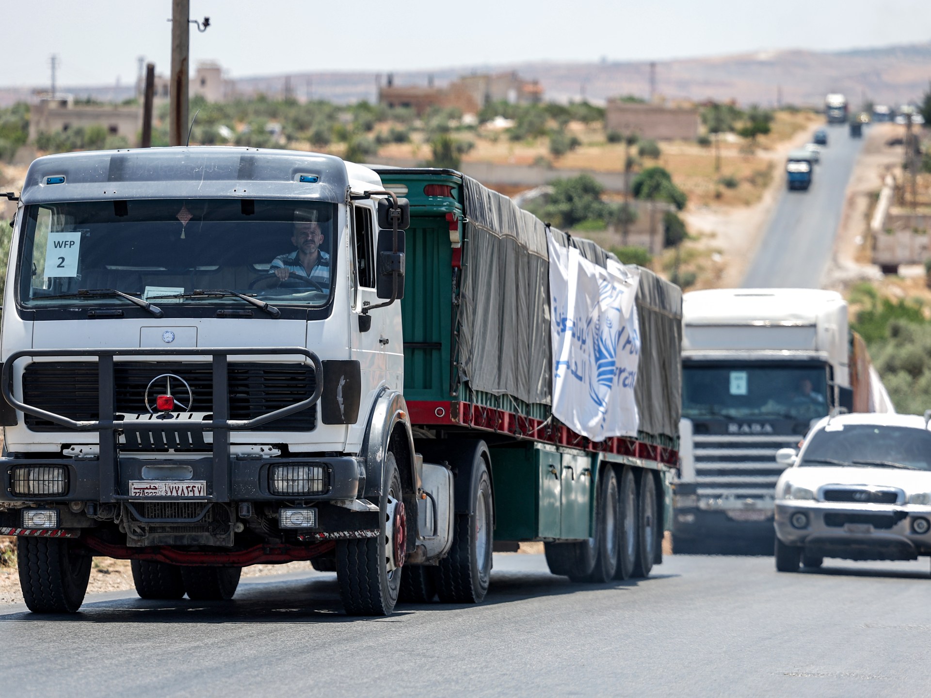 Truk bantuan PBB menyeberang dari wilayah pemerintah Suriah ke Berita Krisis Kemanusiaan Idlib yang dikuasai pemberontak