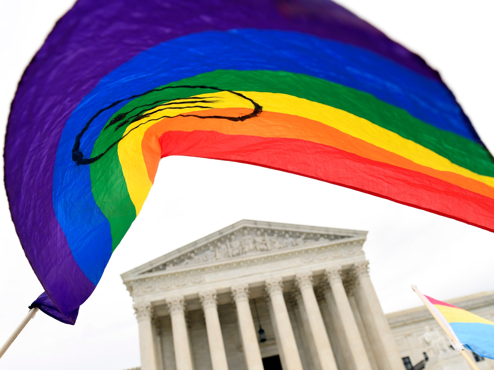 Kesepakatan Mahkamah Agung AS Menyakiti Hak LGBTQ dalam Kasus Desainer Web |  Berita LGBTQ