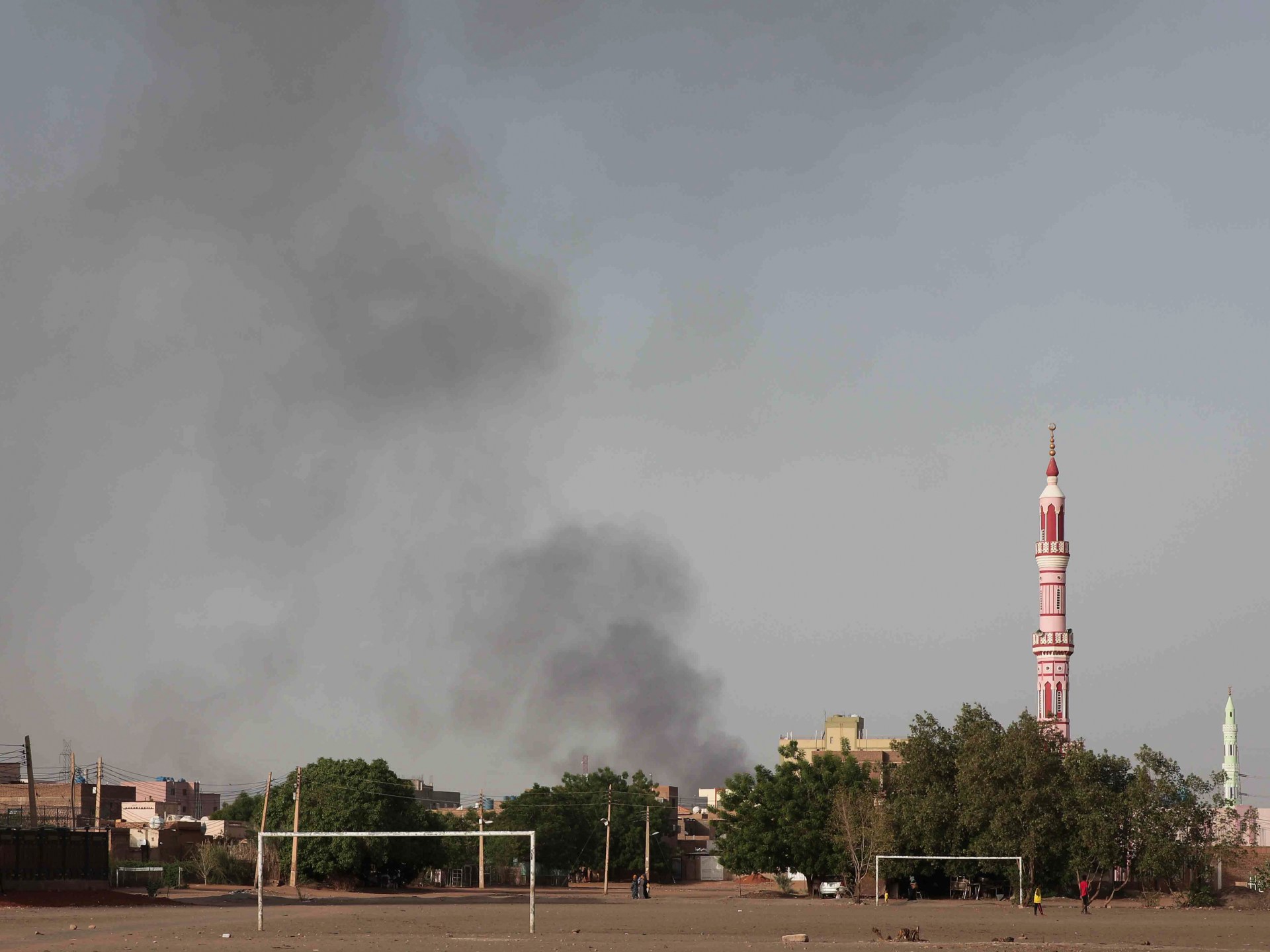 Bataille dans le dépôt d’armes du Soudan alors que l’installation de carburant brûle |  nouvelles de conflit
