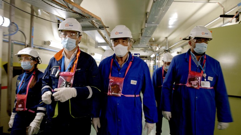Stone tours a nuclear facility in France