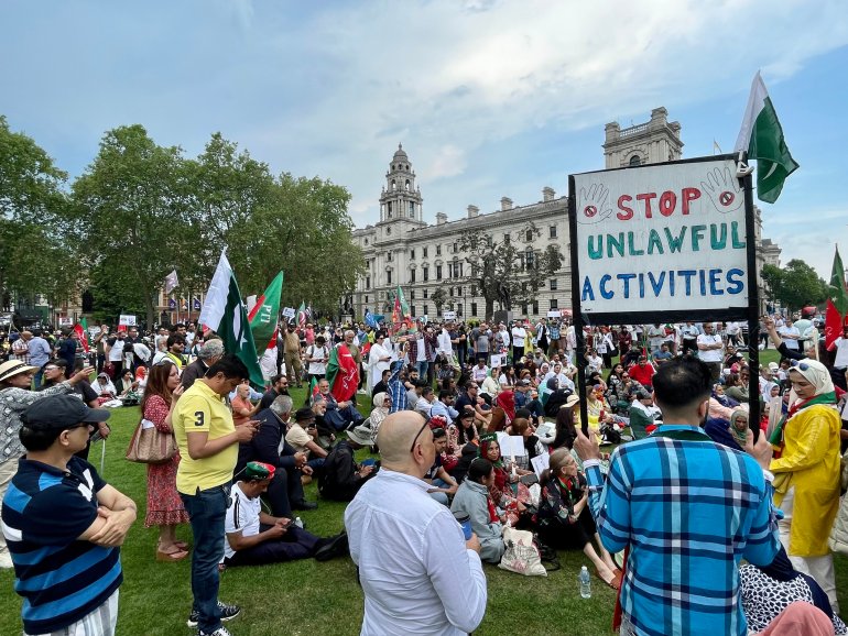 لندن، برطانیہ میں پاکستان عمران خان کے حامیوں کا احتجاج