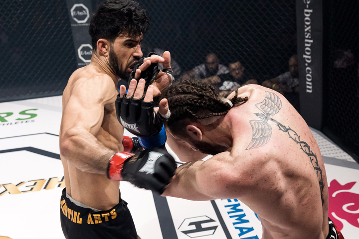 Arabzai goes on the attack against Kobaxidze – but he would ultimately lose the fight [Hexagone MMA 6]