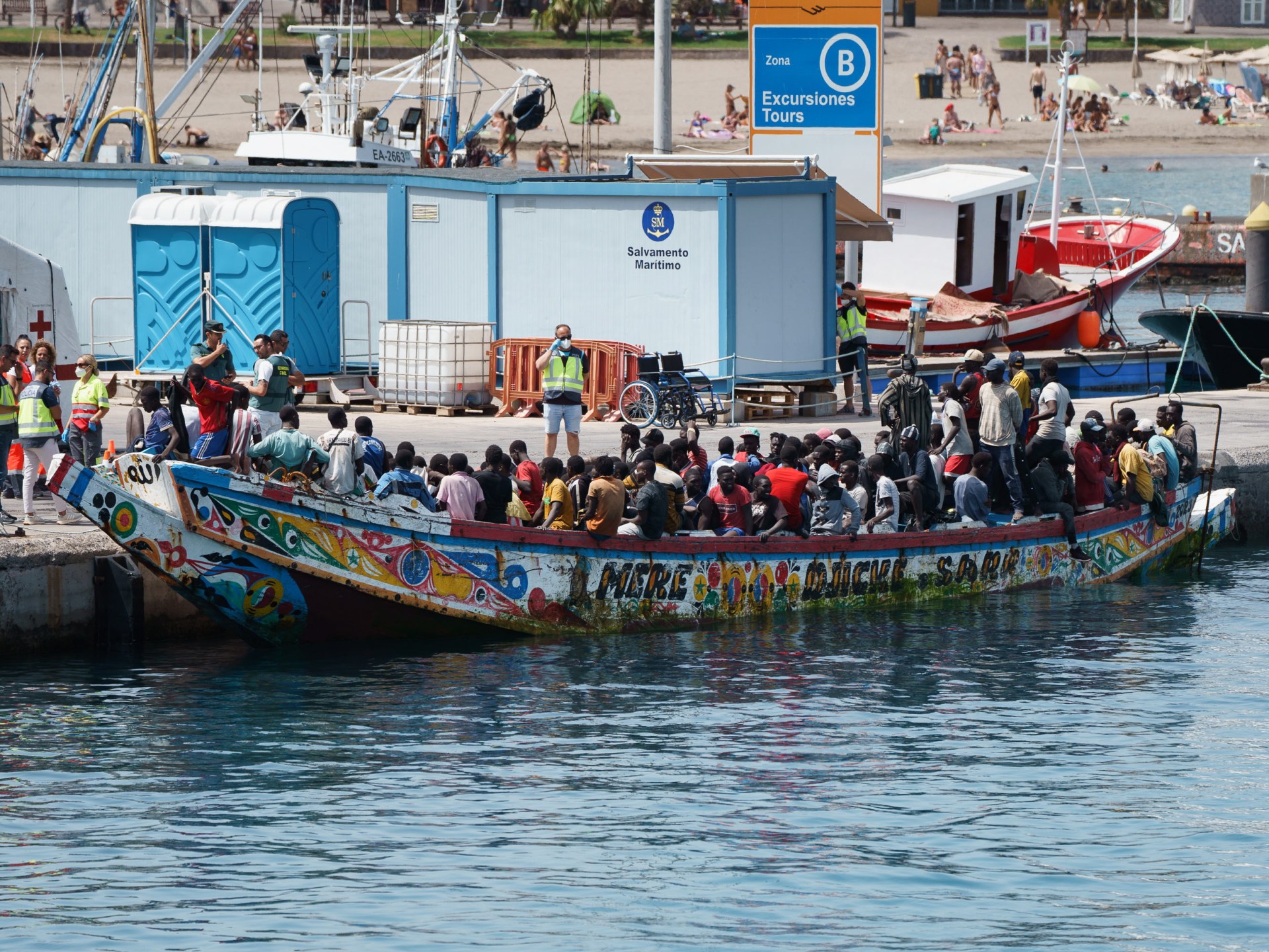 Spanyol menyelamatkan 86 orang dari perahu dekat Kepulauan Canary |  Berita Migrasi