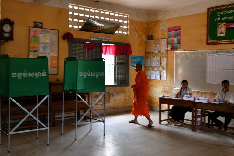 A Cambodian Buddhist monk walks inside a classroom to cast his vote during the country's sixth general election in Phnom Penh on July 29, 2018. Cambodia went to the polls on July 29 in an election set to extend strongman premier Hun Sen's 33 years in power after the only credible opposition was dissolved, effectively turning the country into a one-party state. (Photo by Manan VATSYAYANA / AFP)