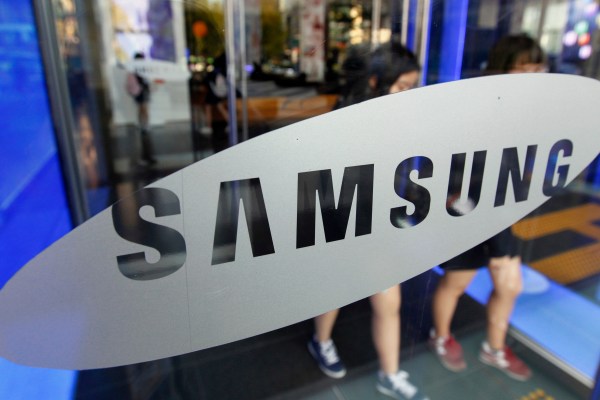 Samsung Electronics отчете спад от повече от 95 процента в