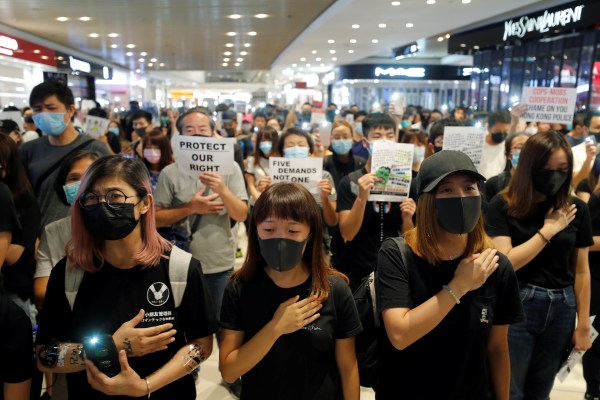 Съдът в Хонконг отхвърли искането на правителството за забрана на популярната протестна песен