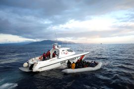 Turkish coast guards help migrants