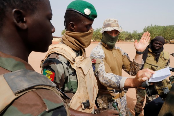 САЩ налагат санкции на министъра на отбраната на Мали и на двама военни служители заради връзките с 