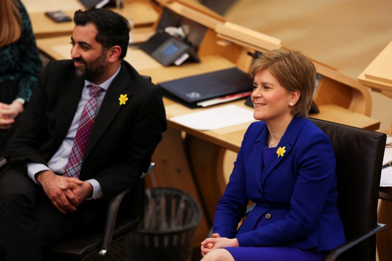 Mantan Menteri Pertama Skotlandia Nicola Sturgeon, dengan Menteri Kesehatan Humza Yousaf
