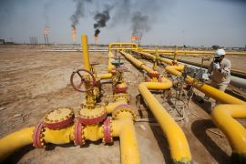 FILE PHOTO: A worker checks an oil pipeline at Nahr Bin Umar oil field, north of Basra, Iraq March 22, 2022. REUTERS/Essam Al-Sudani/File Photo
