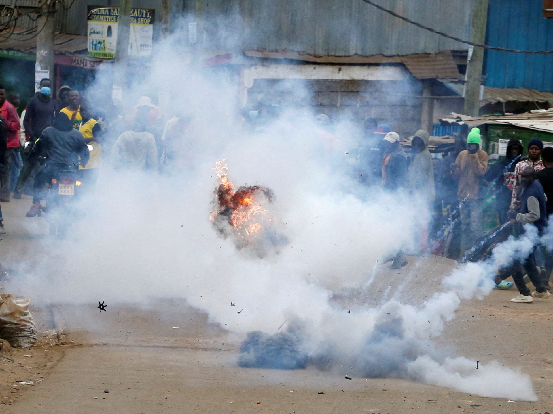Polisi Kenya gas air mata pengunjuk rasa di baris terbaru atas kenaikan pajak |  Berita Protes