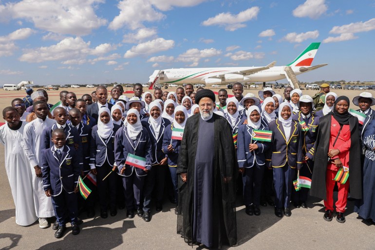 Iran teken kesepakatan dengan Zimbabwe saat Raisi mengakhiri tur Afrika |  Berita