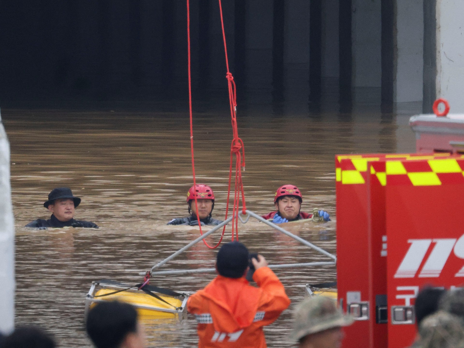 Seven dead in South Korea as a result of flash floods trapped 15 vehicles in a tunnel |  flood news