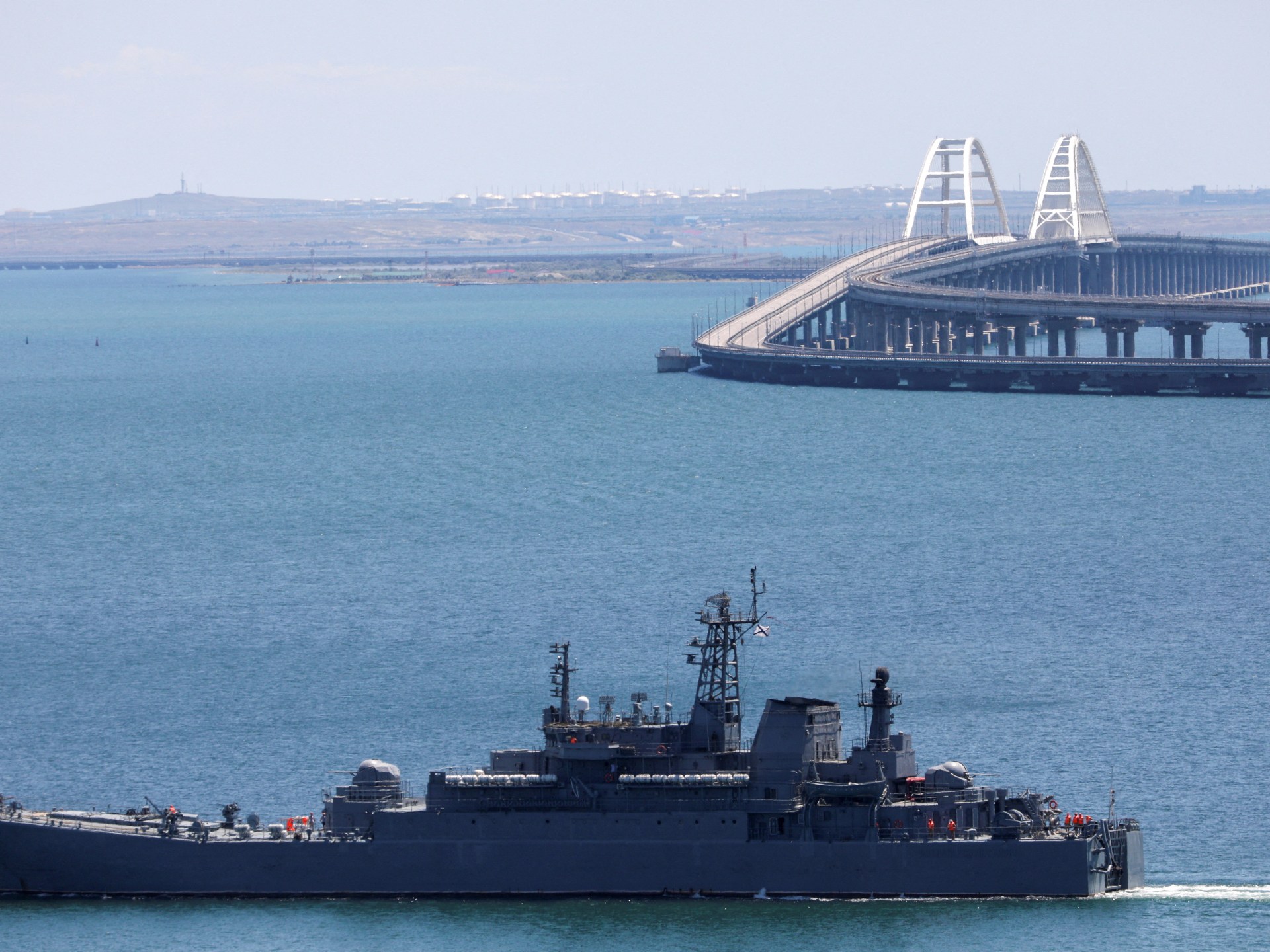 L’esercito ucraino afferma di aver bombardato il cantiere navale Zaliv nella penisola di Crimea, annessa alla Russia  Notizie sulla guerra russo-ucraina