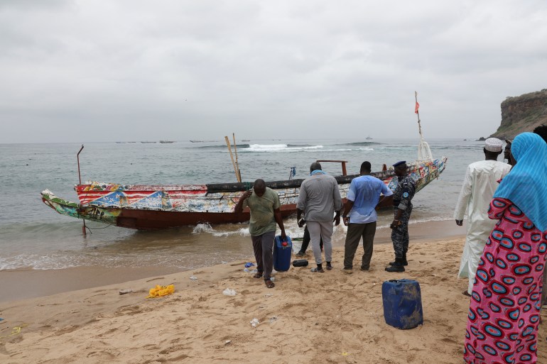 Perahu terbalik di Senegal, menyebabkan lebih dari selusin tewas |  Berita Migrasi