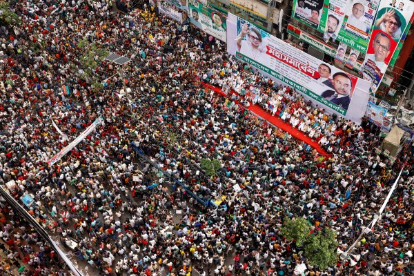 Дака, Бангладеш – Хиляди привърженици на опозицията се събраха в