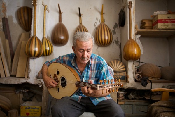 Във война и мир, удът никога не напуска този сирийски музикант
