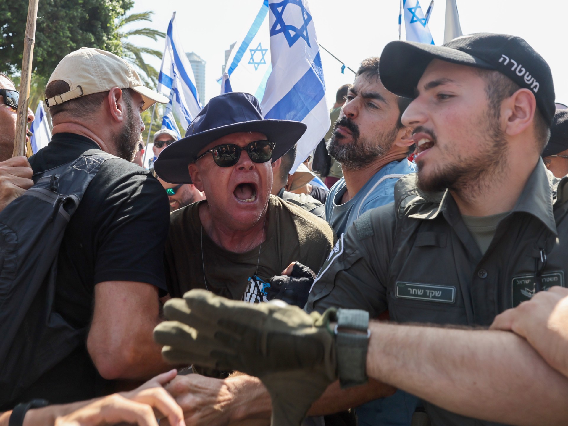 La policía israelí arresta a decenas de manifestantes en el ‘Día de la Interrupción’ |  mensajes de protesta