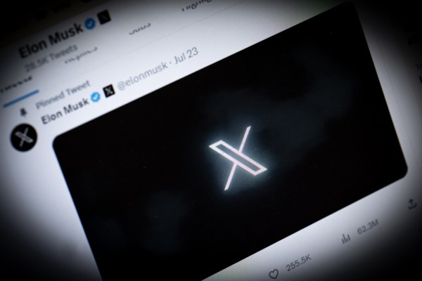 Пакистан твърди, че е блокирал платформата на социалните медии X заради „националната сигурност“