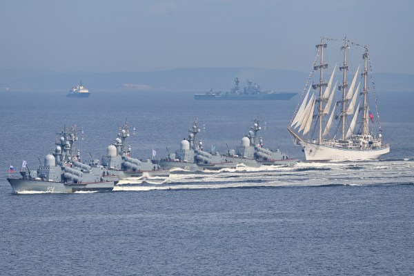 Кораби от руския флот се завърнаха от повече от три