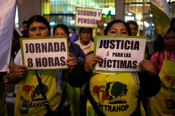 Перуанската демокрация продължи да се влошава повече от година след